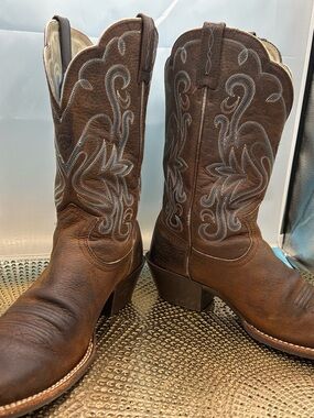 Ariat women 9.5 legend cowgirl rodeo boots